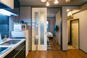 Standard Triple Room (#CL2) - Calm Asakusa Kaminarimon Gate CLx (Tokyo)