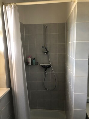 Dobbeltrom – basic, resort-utsikt | Dusj på badet