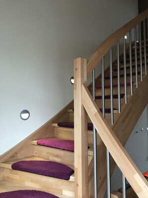 Ferienhaus, 3 Schlafzimmer, Hügelblick | Wohnbereich | LED-Fernseher, Kamin