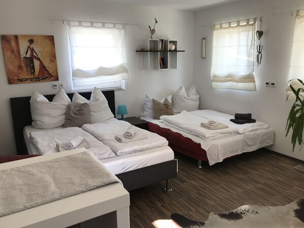 Studio, Hill View, Ground Floor | Individually decorated, individually furnished, laptop workspace