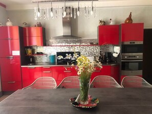 Refrigerador, microondas, horno y lavavajillas 