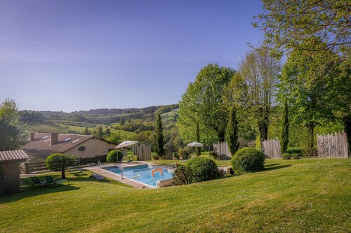 Villa ''Maeltri'' 12  personnes climatisée,  piscine chauffée, SPA en option, animaux acceptés.