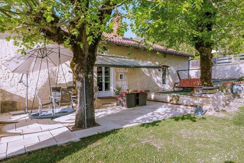 Villa ''Maeltri'' 12 people with heated pool and air conditioning. Optional spa area (jacuzzi + infrared sauna + cocooning chalet)