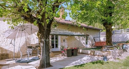 Villa ''Maeltri'' 12 people with heated pool and air conditioning. Optional spa area (jacuzzi + infrared sauna + cocooning chalet)