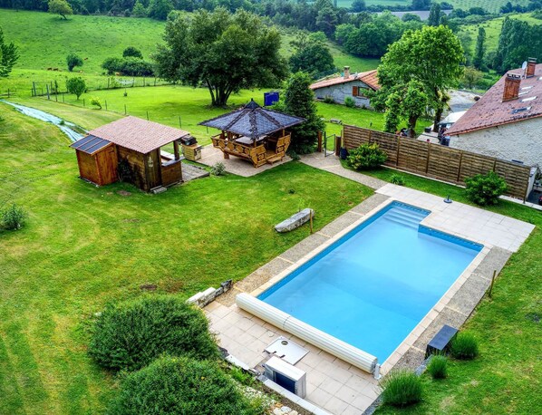 Pool - Villa ''Maeltri'' 12 people with heated pool and air conditioning. Optional spa area (jacuzzi + infrared sauna + cocooning chalet) (Léguillac-de-l'Auche)