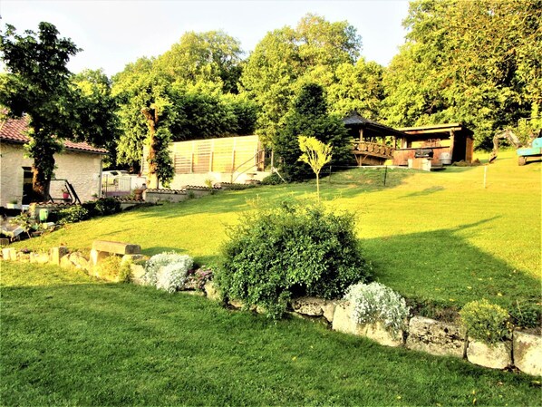 Property grounds - Villa ''Maeltri'' 12 people with heated pool and air conditioning. Optional spa area (jacuzzi + infrared sauna + cocooning chalet) (Léguillac-de-l'Auche)