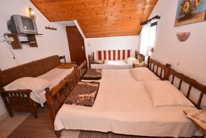 Studio Apartment with Sea View (4 People) | Individually decorated, individually furnished, blackout drapes