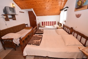 Studio Apartment with Sea View (4 People) | ห้องพักตกแต่งอย่างมีเอกลักษณ์, ตกแต่งพิเศษโดยเฉพาะ, ผ้าม่านกันแสง