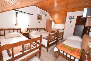 Studio Apartment with Sea View (4 People) | Individually decorated, individually furnished, blackout curtains - Malovic Apartments (Bijela)