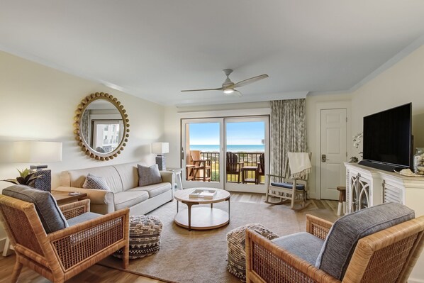 Living area - 608 Sailmaker - Updated 2 BR Condo with Amazing Ocean Views (Fernandina Beach)