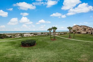 Property grounds - 608 Sailmaker - Updated 2 BR Condo with Amazing Ocean Views (Fernandina Beach)