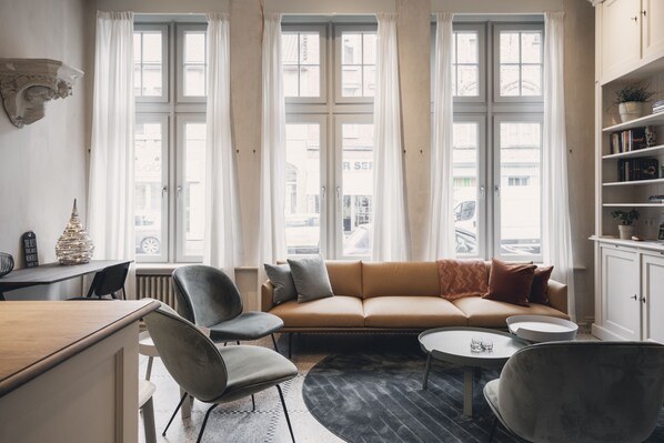 Televisión de pantalla plana, reproductor de DVD