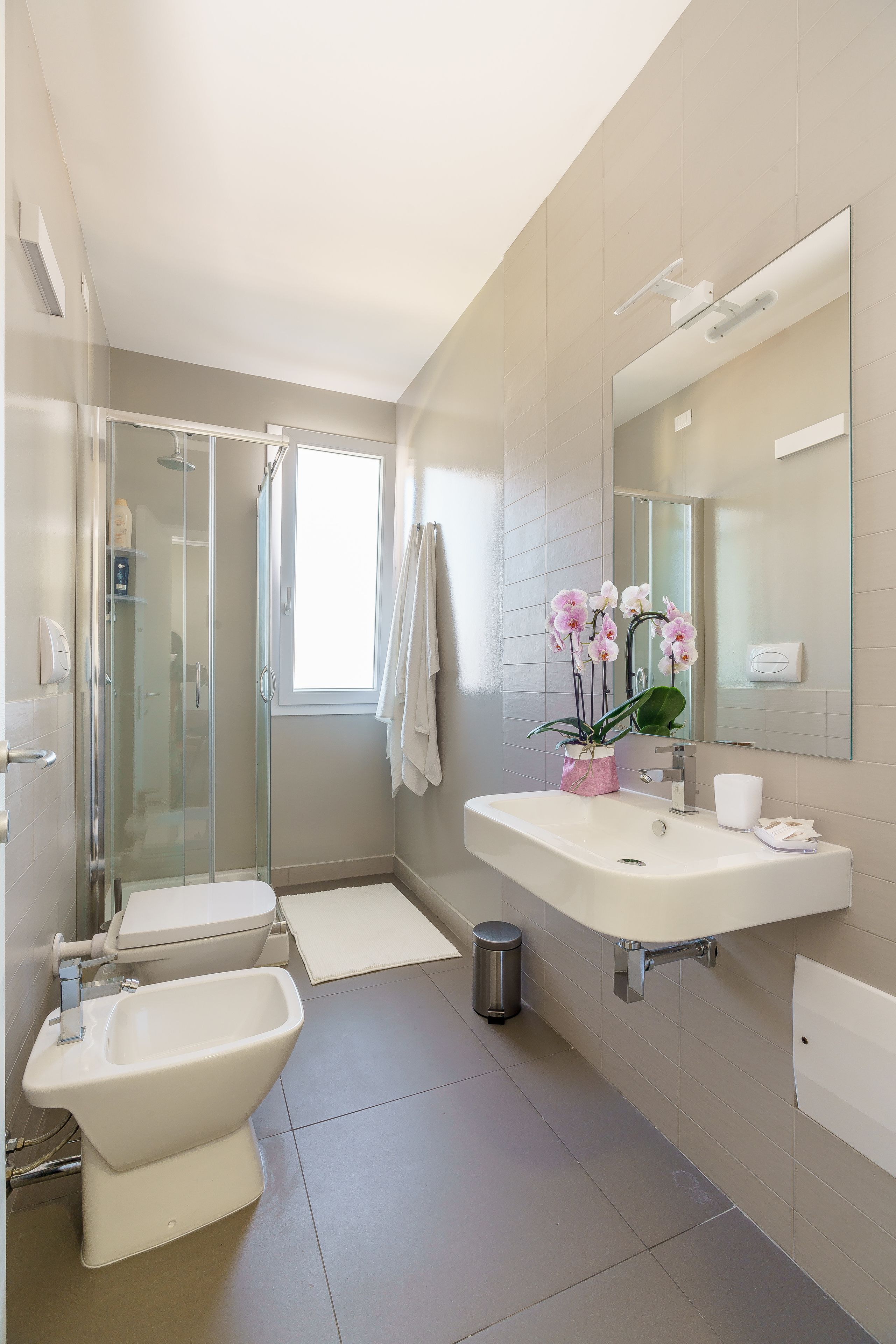 Panoramic Suite, Kitchenette, Pool View | Bathroom | Shower, rainfall showerhead, free toiletries, hair dryer