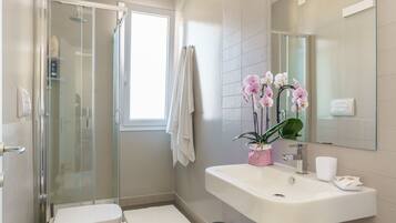 Panoramic Suite, Kitchenette, Pool View | Bathroom | Shower, rainfall showerhead, free toiletries, hair dryer