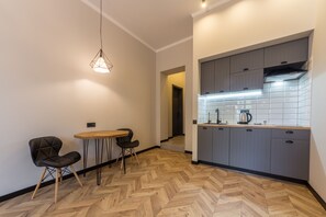 Standard Apartment | Private kitchenette | Mini-fridge, microwave, stovetop, electric kettle - Secret Apartments (Kyiv)