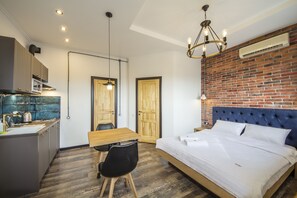 Laptop workspace, soundproofing, iron/ironing board, free WiFi - Secret Apartments (Kyiv)