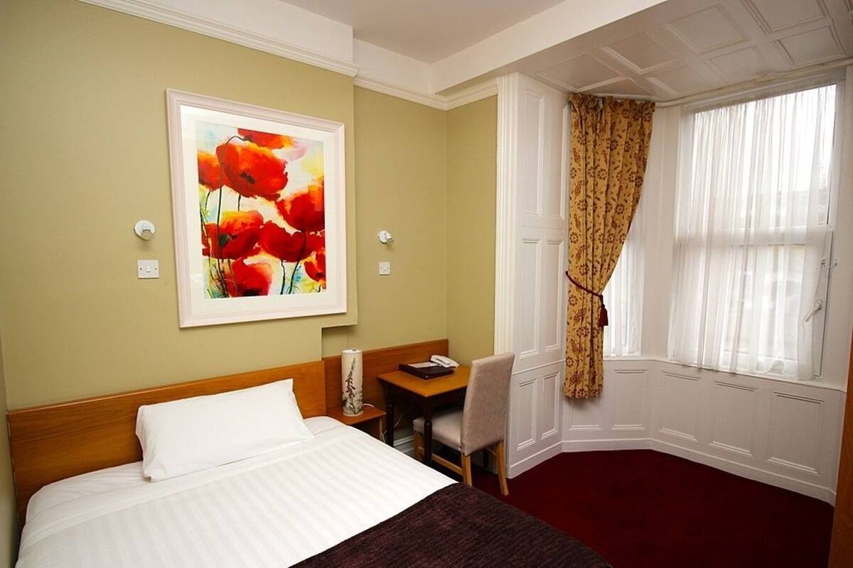 Iron/ironing board, WiFi (free), bed sheets