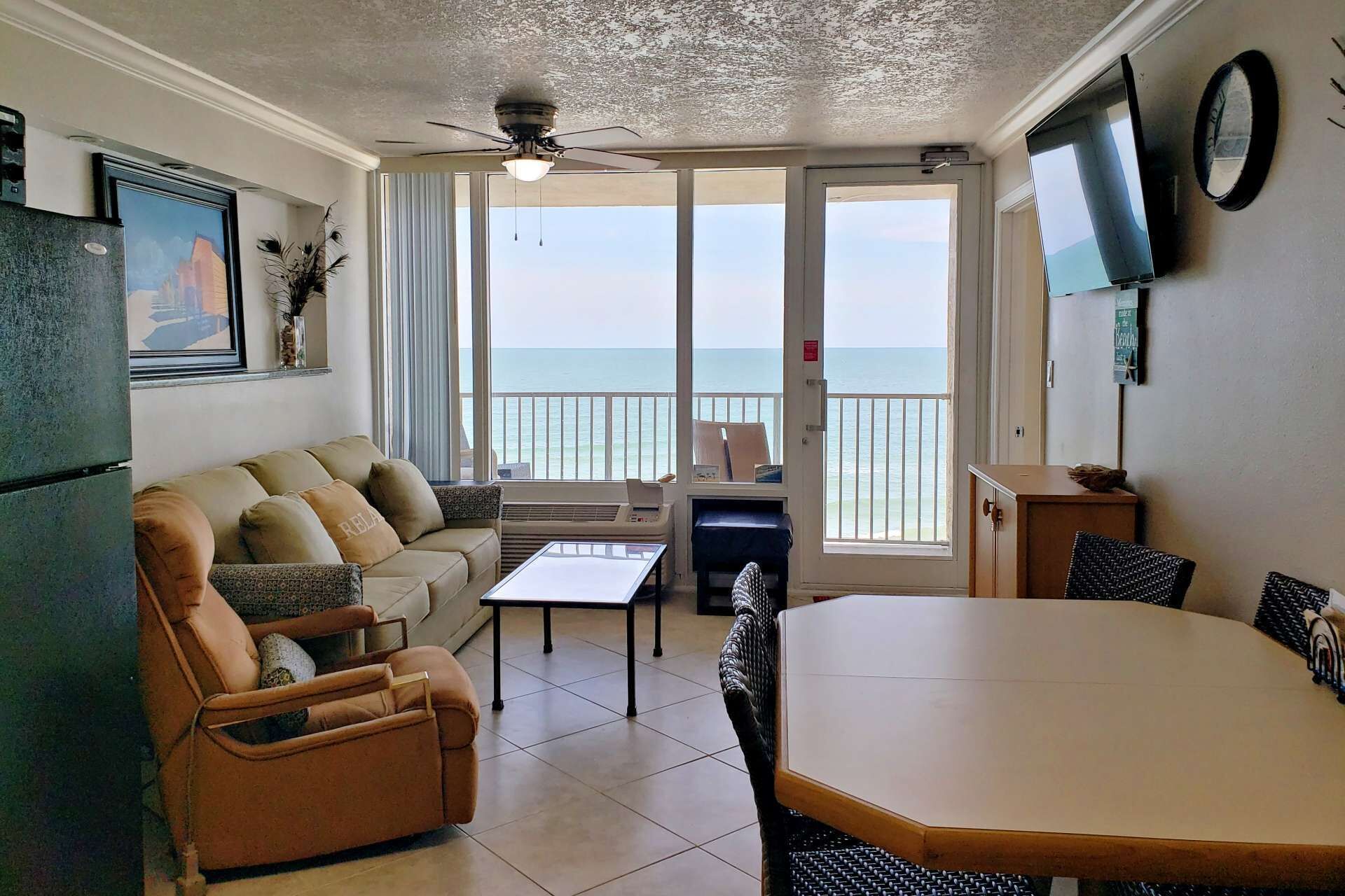 Una televisión, servicios de streaming