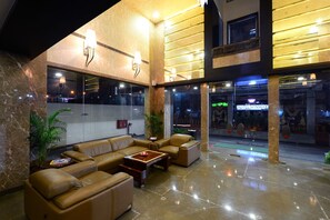 Lobby sitting area - Hotel Winway (Indore)