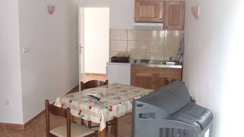 Apartment, 1 Bedroom | Private kitchen | Fridge, stovetop, cookware/dishes/utensils