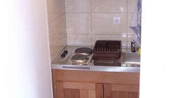 Classic Apartment, River View | Private kitchen | Fridge, stovetop, cookware/dishes/utensils