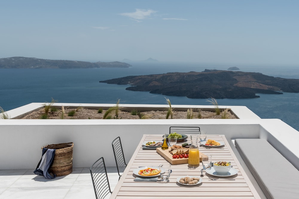 The White Ark Villas Santorini by null