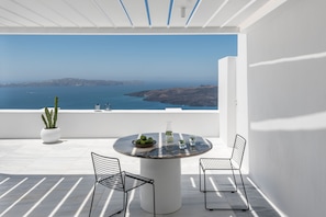 Minibar, in-room safe, desk, soundproofing - White Ark - Adults Only (Santorini)