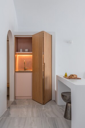 Fridge, stovetop, espresso maker, coffee/tea maker - White Ark - Adults Only (Santorini)