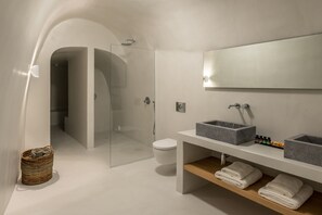 Villa (Kivotos) | Bathroom | Shower, rainfall showerhead, free toiletries, hair dryer - White Ark - Adults Only (Santorini)