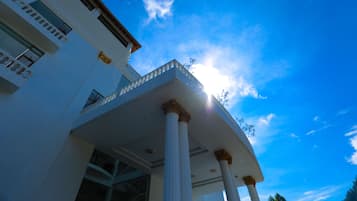 Mặt tiền nơi lưu trú