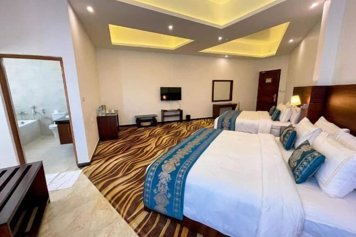 2 bedrooms, minibar, in-room safe, desk