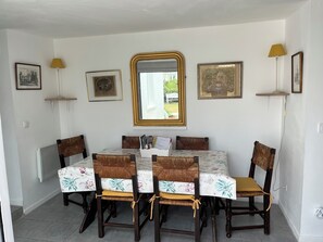 Dining - vacation rental in a small seaside village (Lion-sur-Mer)