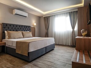 Superior-Doppelzimmer | Zimmersafe, Schreibtisch, Verdunkelungsvorhänge, schallisolierte Zimmer