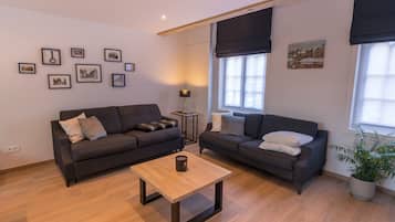 Flatscreentelevisie en een dvd-speler