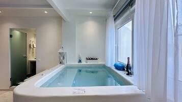 豪華單棟房屋, 露台, 泳池景 | 客廳 | 28 吋平面電視連衛星電視頻道、電視