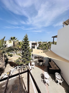 Design-hus - terrasse - udsigt til pool | Terrasse/gårdhave