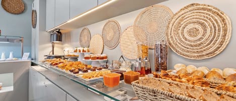 Petit déjeuner composé de spécialités régionales compris tous les jours