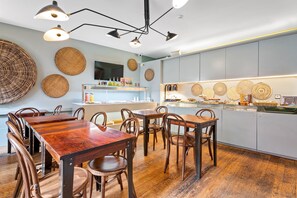 朝食 (郷土料理)、毎日提供 (無料)