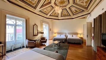 Signature Family Room | 1 多间卧室、防过敏的被褥、迷你吧、客房内保险箱