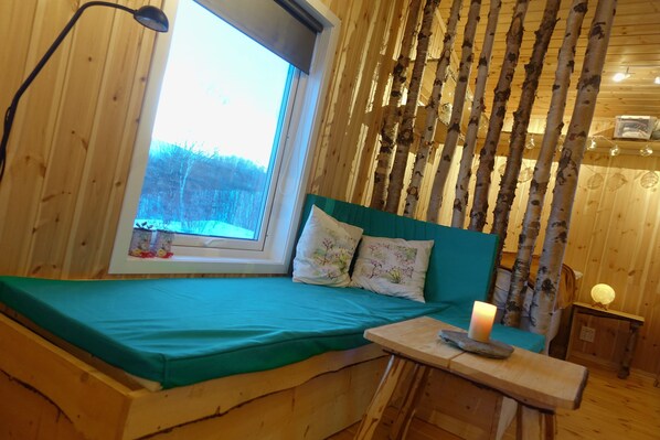 Living area - Wild Caribou Wilderness Cabin (Porsanger)