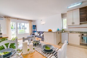 冷蔵庫、電子レンジ、オーブン、食器洗い機