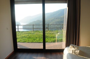 House, 3 Bedrooms | Memory-foam beds, minibar, blackout curtains, soundproofing - Dobau Village (Vieira do Minho)