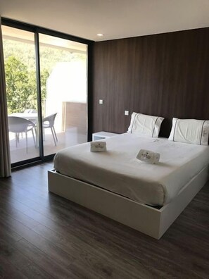 Memory-foam beds, minibar, blackout curtains, soundproofing - Dobau Village (Vieira do Minho)