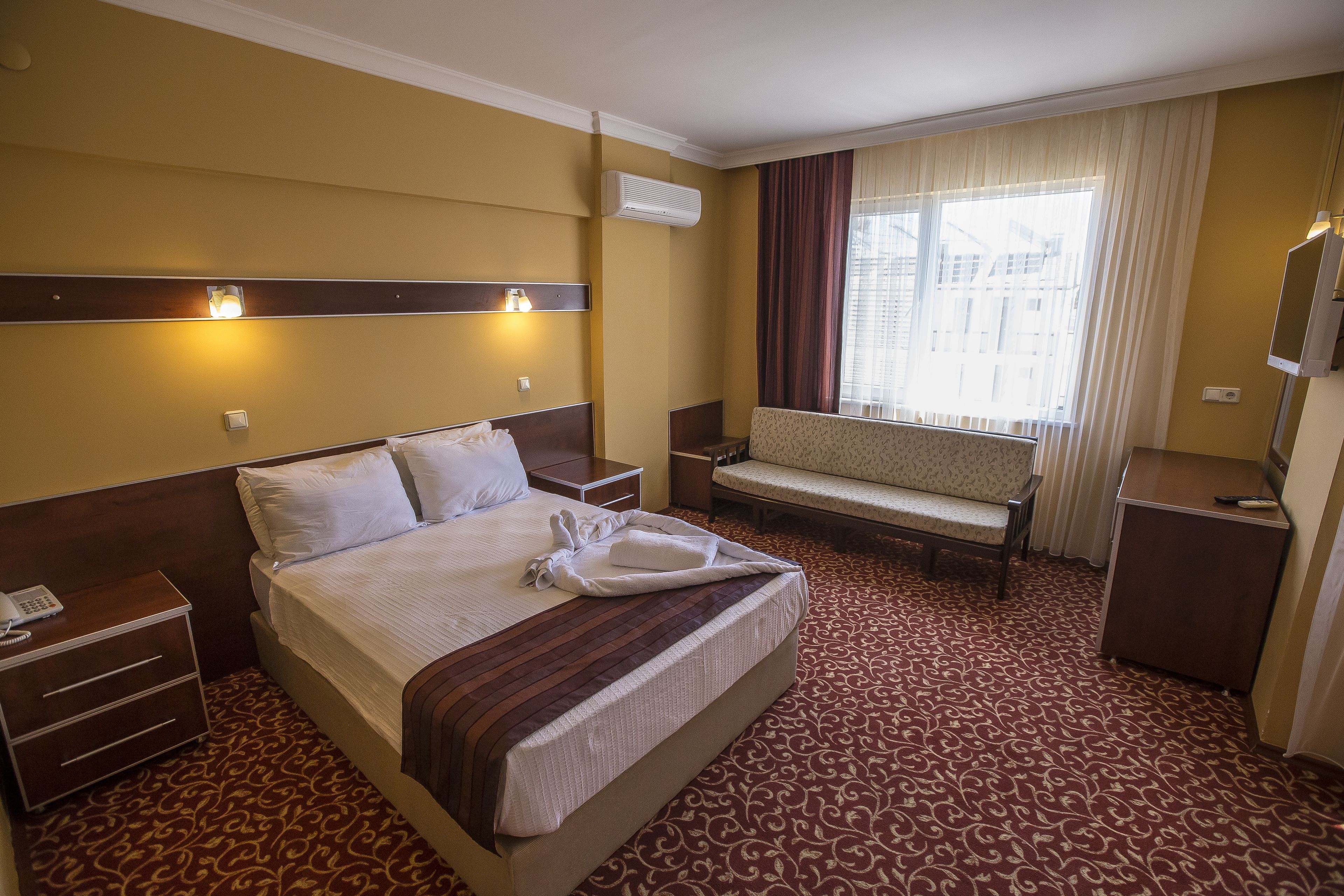 minibar, in-room safe, desk, laptop workspace