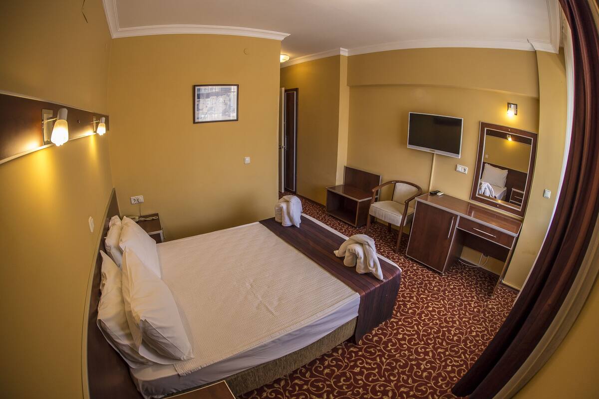 standard double or twin room | minibar, in-room safe, desk, laptop workspace