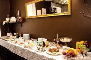 Daily buffet breakfast (EUR 9 per person)