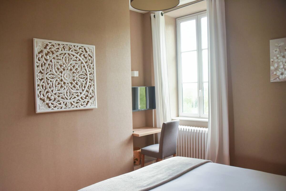 Double Room (Alfred de Musset)