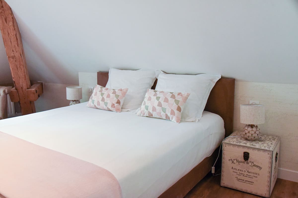 Suite (Paul Verlaine) | Individueel gedecoreerd, individueel gemeubileerd, een laptopwerkplek