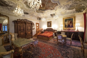 Soundproofing, free cots/infant beds, rollaway beds, free WiFi - Schloss Fernsteinsee (Nassereith)