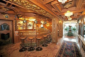 Bar (on property) - Schloss Fernsteinsee (Nassereith)